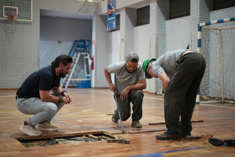 Equipe da Floor em obra de quadra poliesportiva